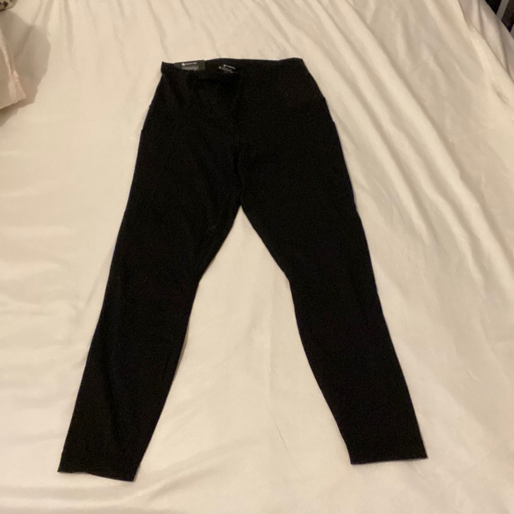 Black leggings- pockets- medium- ankle length